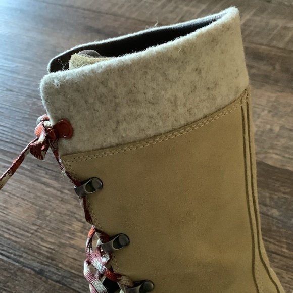 Chaco Boots.  Size 8.  Very good condition - Picture 9 of 10